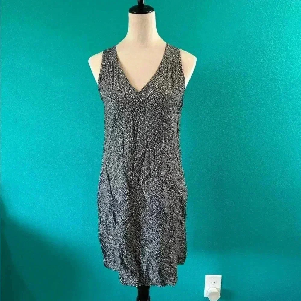 Old navy mini black and white floral pattern mini dress in size medium